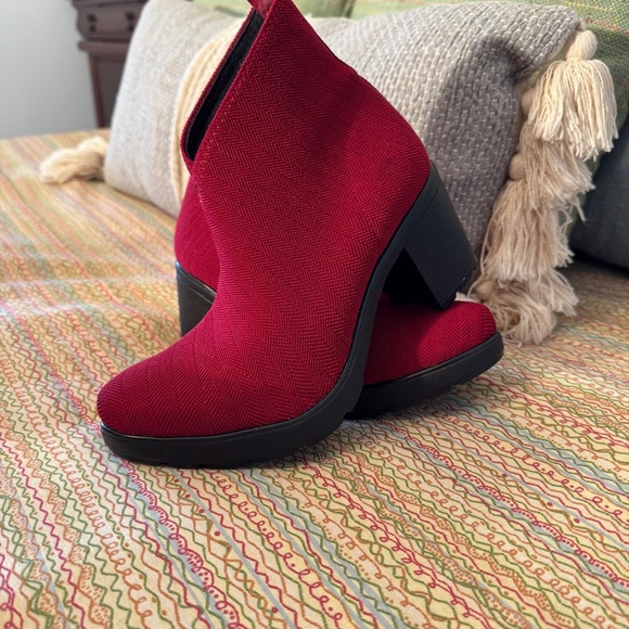 NWOT Charleston Shoe Company Cypress Boot Cherry -Herringbone color Size 10 - Picture 1 of 8